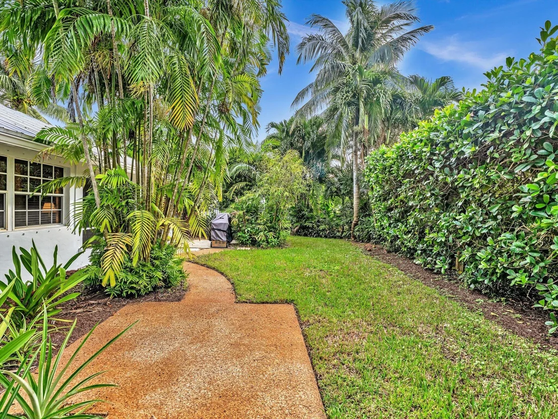 Photo of 3204 Lakeview Drive