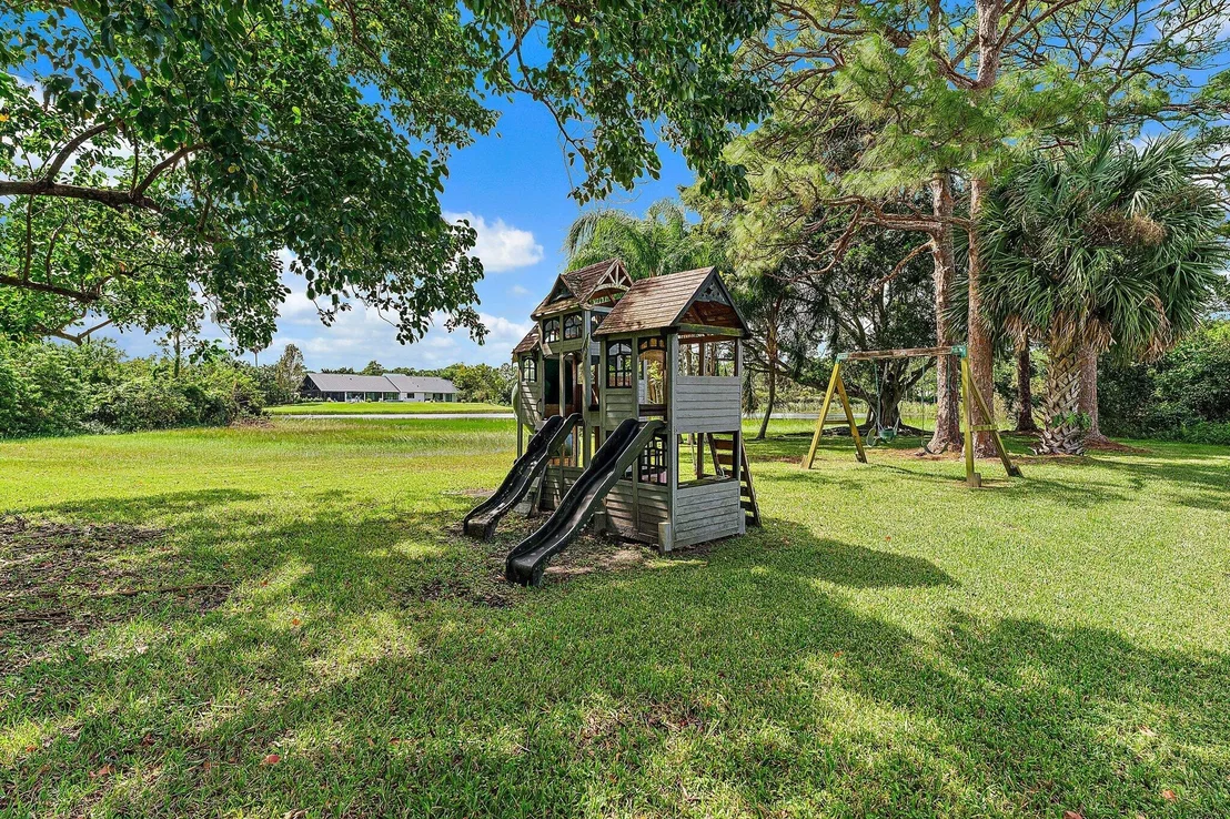Photo of 2505 SE Ranch Acres Circle