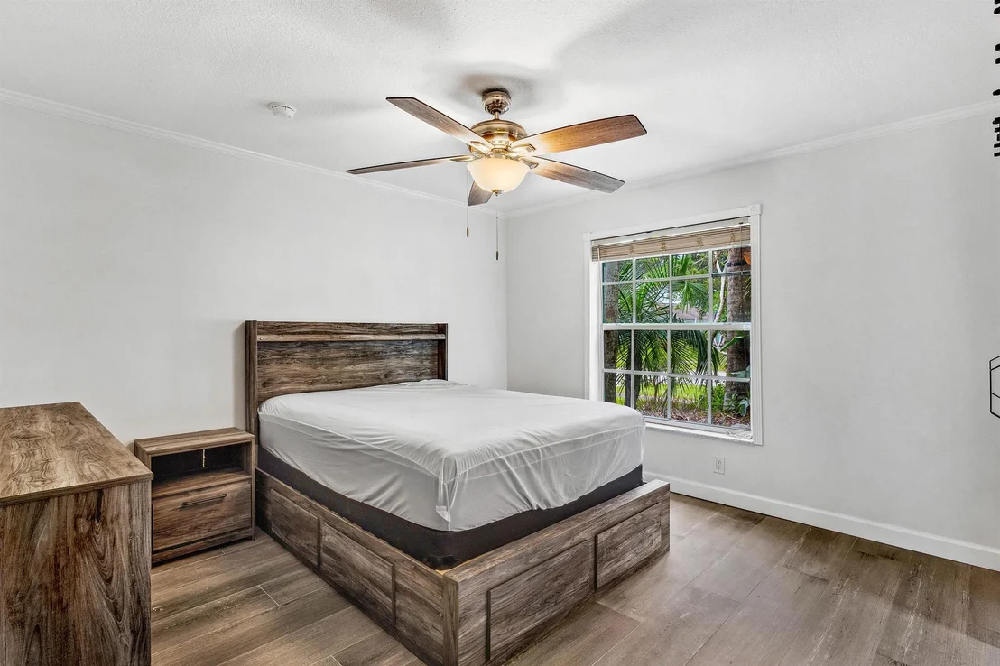 Photo of 165 Lakeside Drive