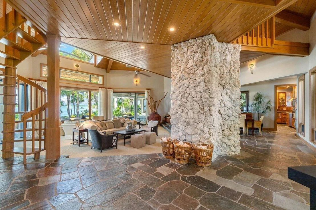 Photo of 6400 SE Inlet Way