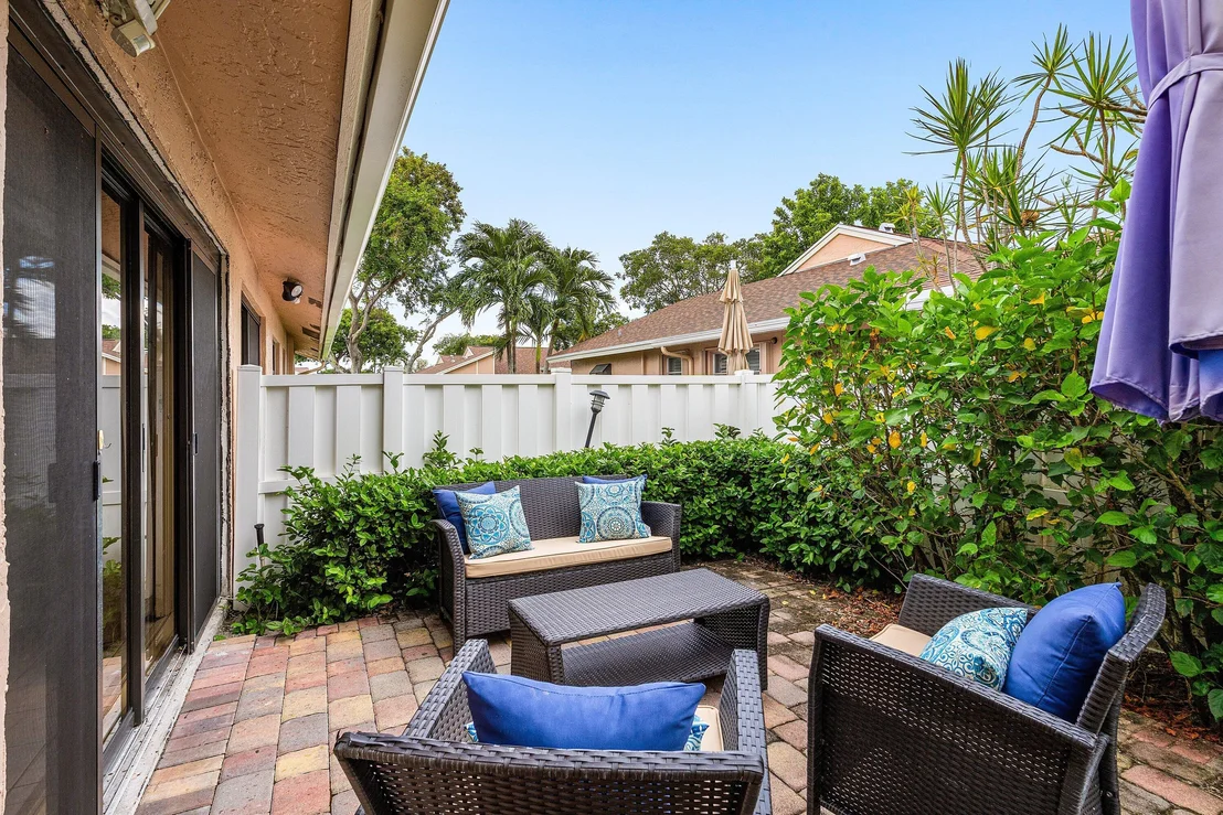 Photo of Unit D at 8077 Springtree Road