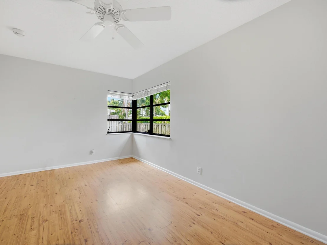 Photo of 815 South Road