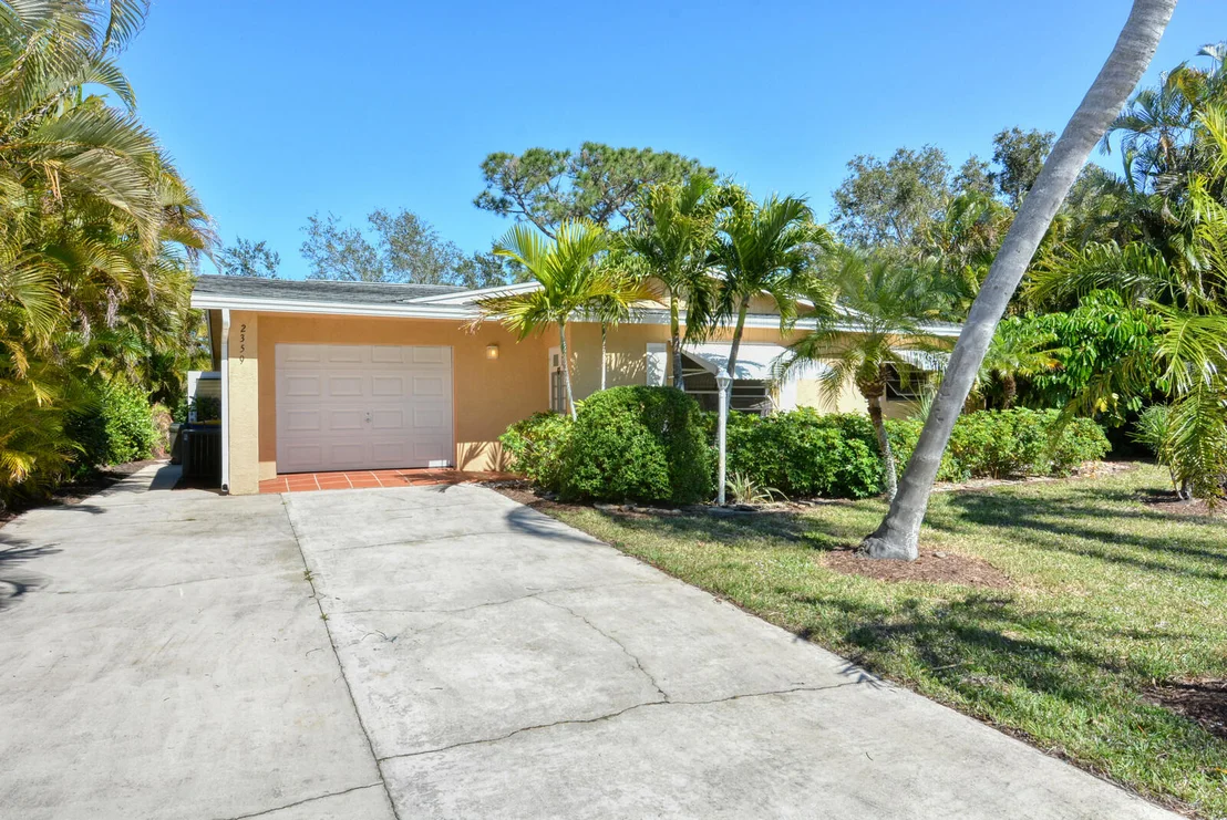 Photo of 2359 NW Sunset Boulevard