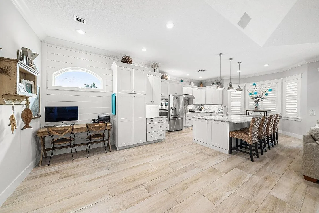 Photo of 906 Dolphin Drive