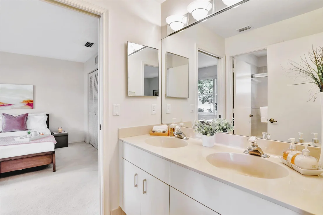Photo of 804 Heron Road