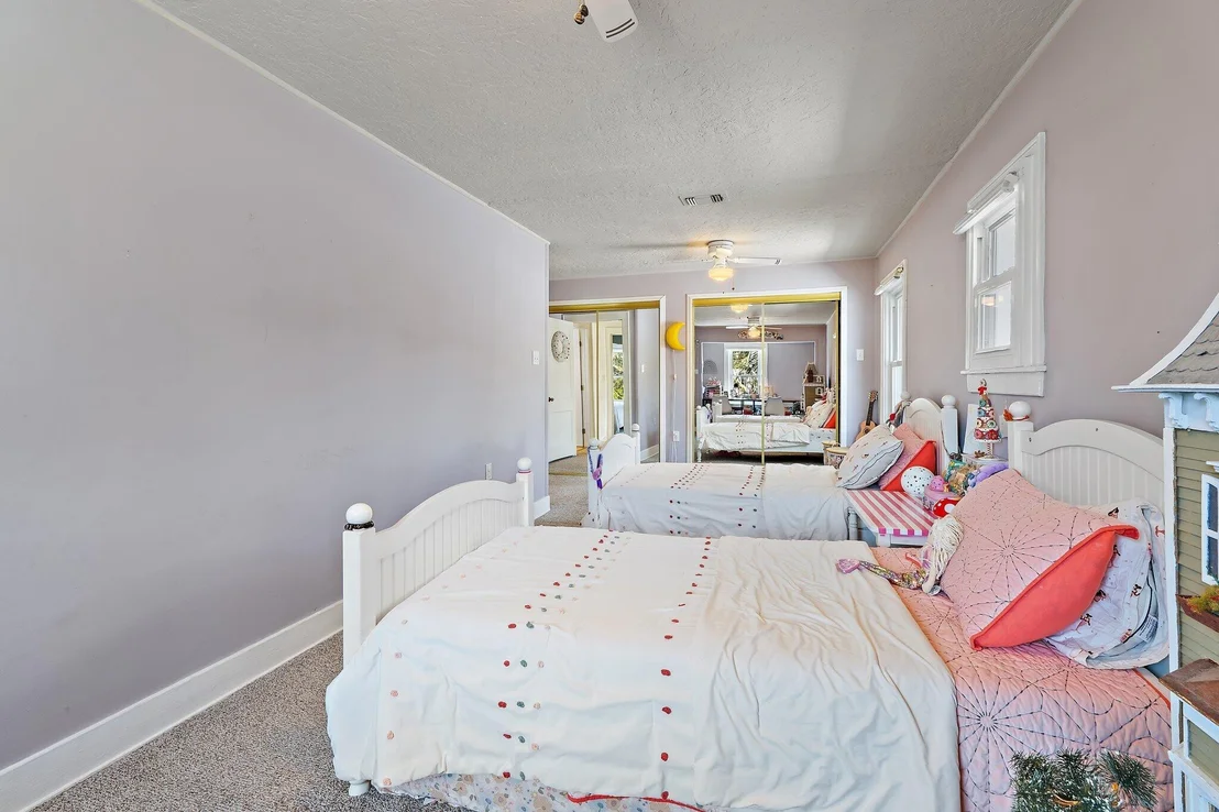 Photo of 715 Warren Drive
