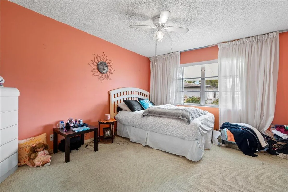 Photo of Unit D at 560 High Point Drive