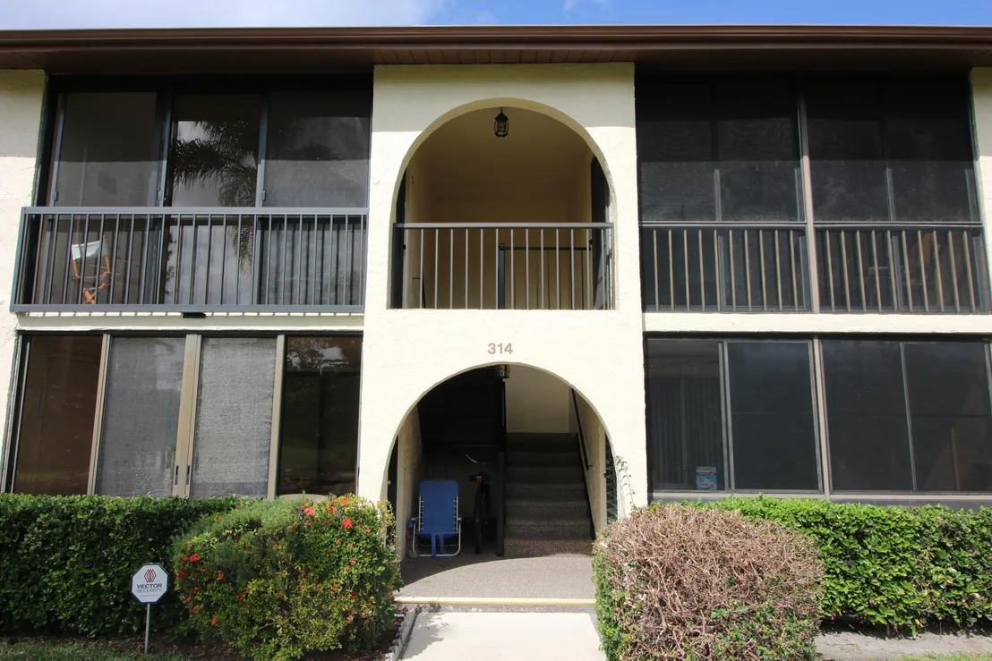 Photo of Unit B2 at 314 Knotty Pine Circle