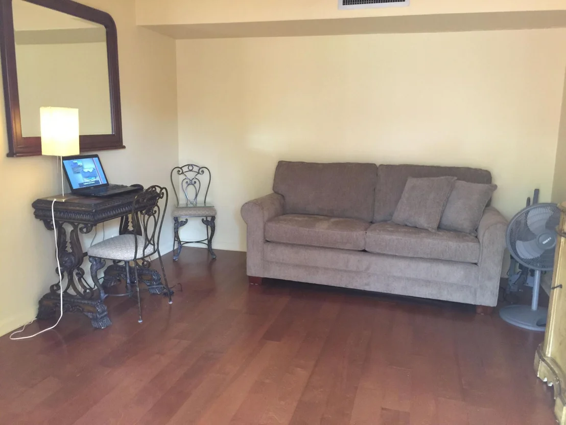 Photo of Unit B at 5 Atrium Circle