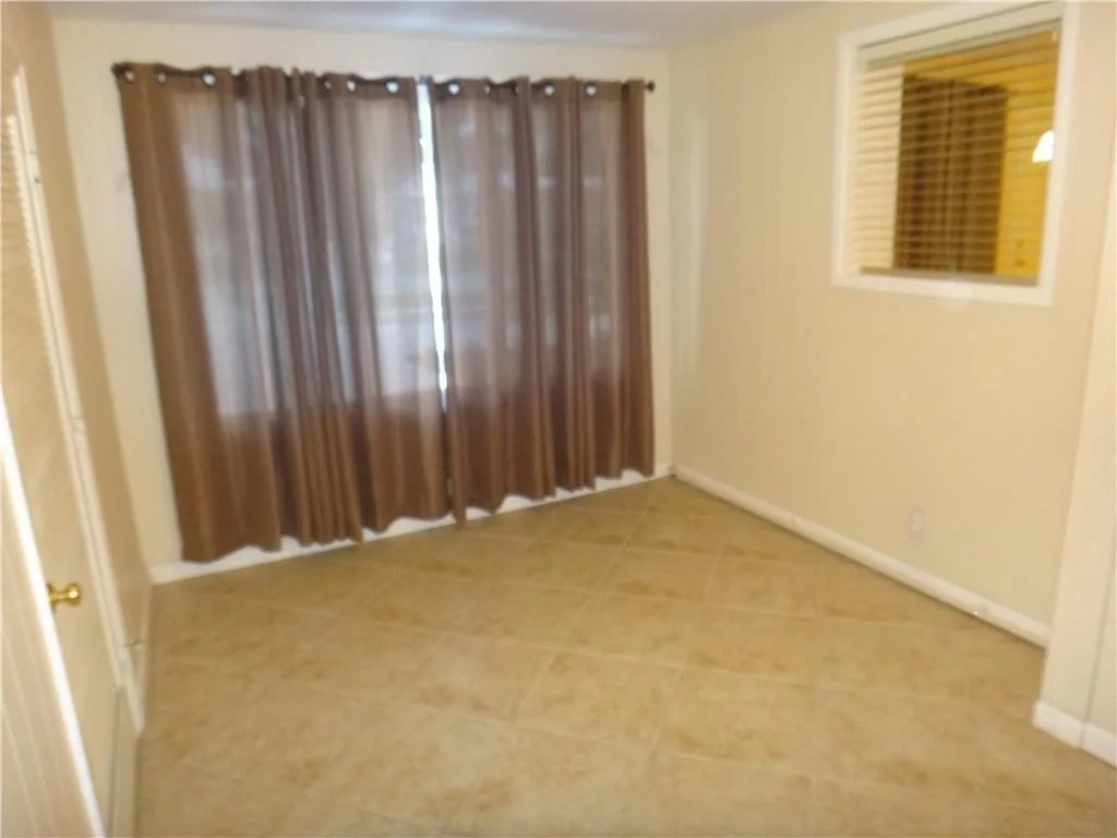 Photo of 900 NE 23rd Place