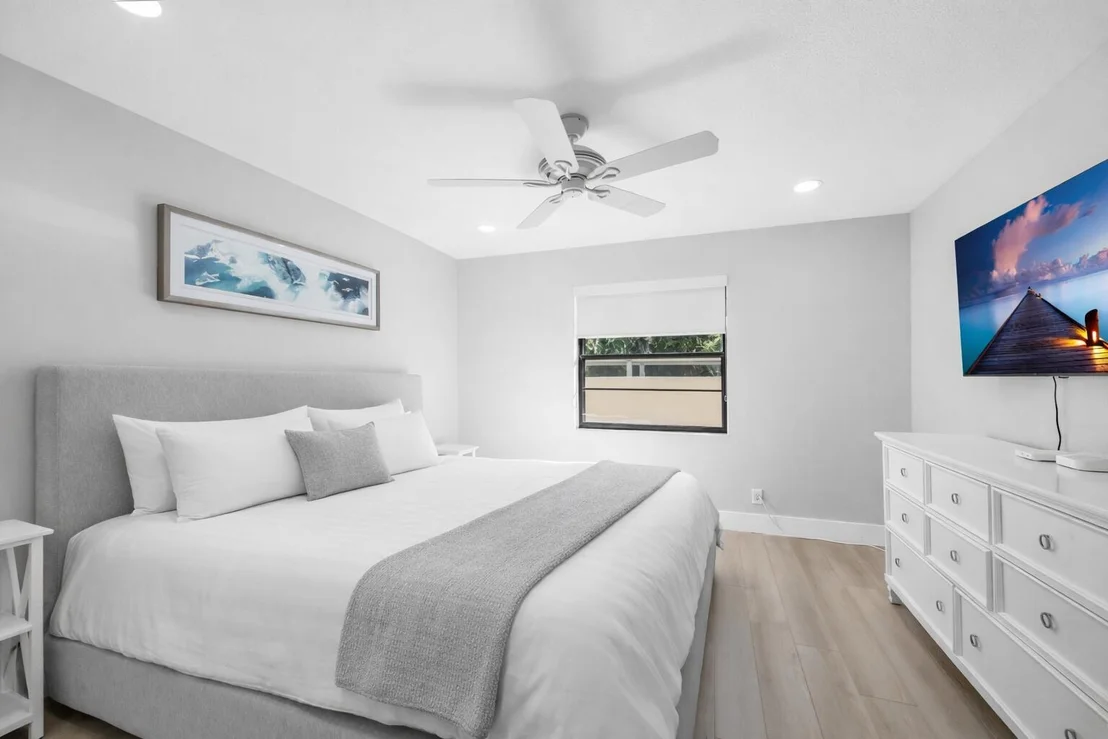 Photo of Unit 105D at 300 N Highway A1a