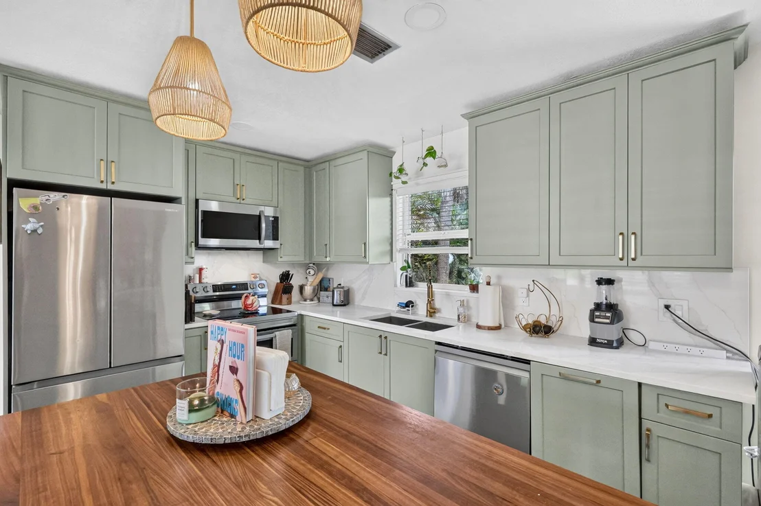 Photo of 902 SE OCEAN Avenue