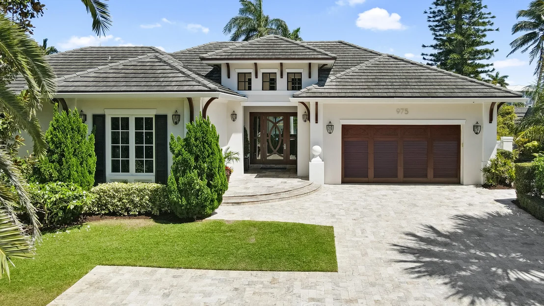 Photo of 975 Banyan Drive