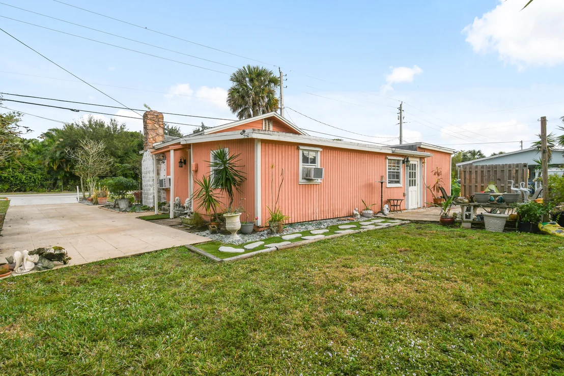 Photo of 302 N Loxahatchee Drive