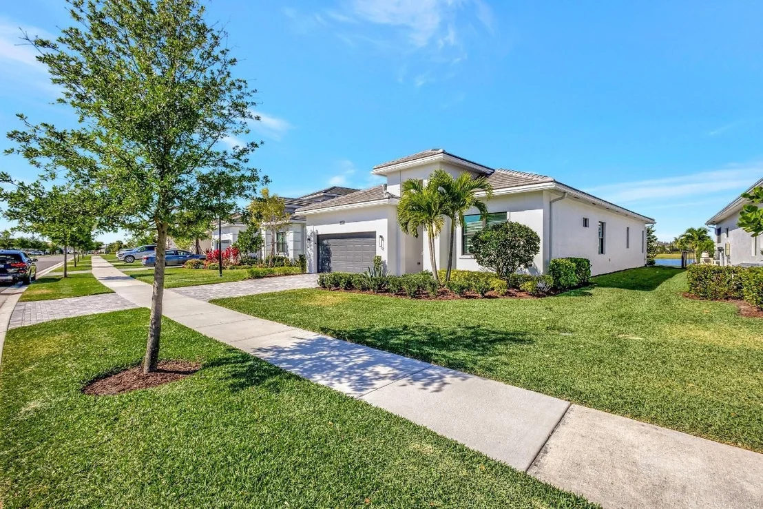 Photo of 15865 Key Biscayne Lane