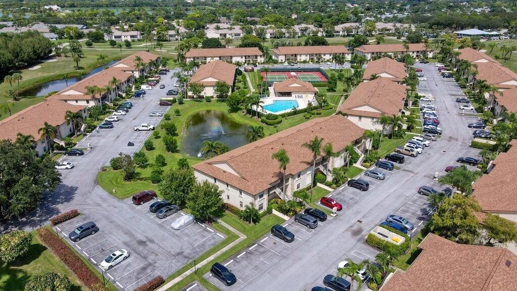 Photo of Unit B at 1402 Pinecrest Circle