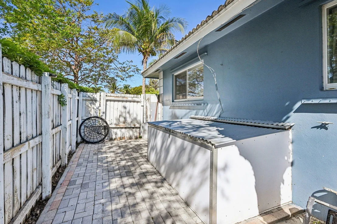 Photo of 818 SE 9th Terrace