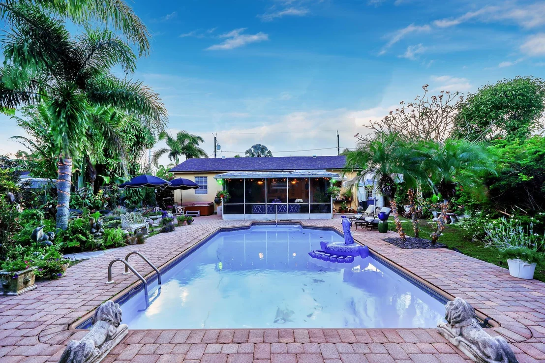 Photo of 910 Sylvan Lane