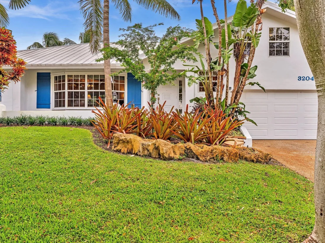 Photo of 3204 Lakeview Drive