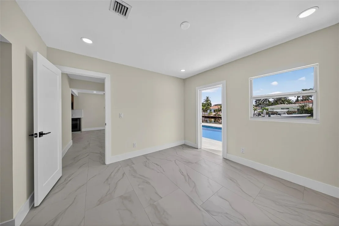 Photo of 230 SE 3rd Avenue