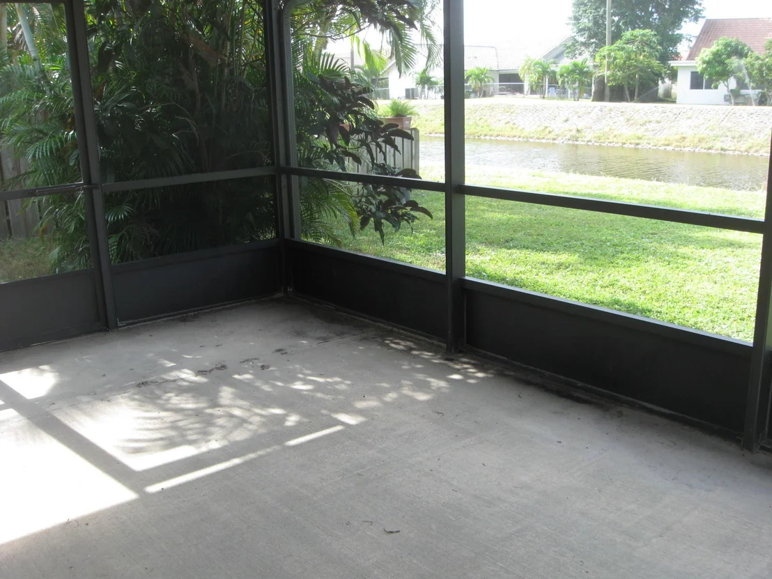 Photo of 5550 Mirror Lakes Boulevard