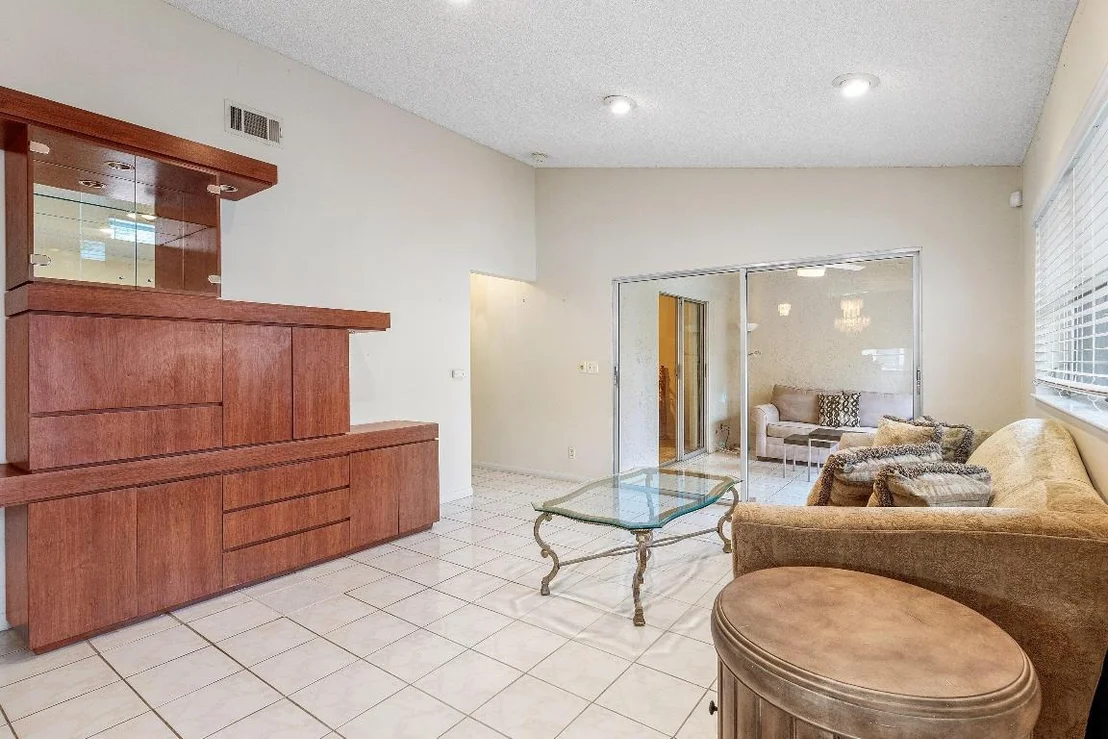 Photo of Unit D at 8077 Springtree Road