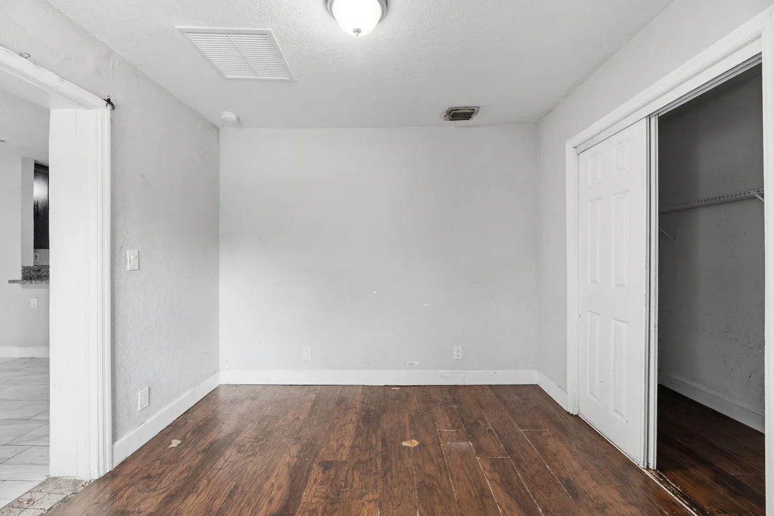 Photo of 1640 NE 32ND Place