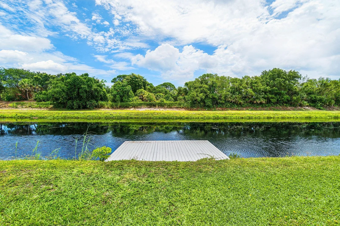 Photo of 120 Mayfair Lane