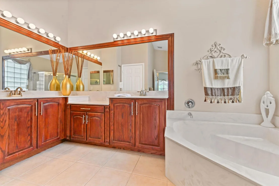 Photo of 9520 Lago Drive