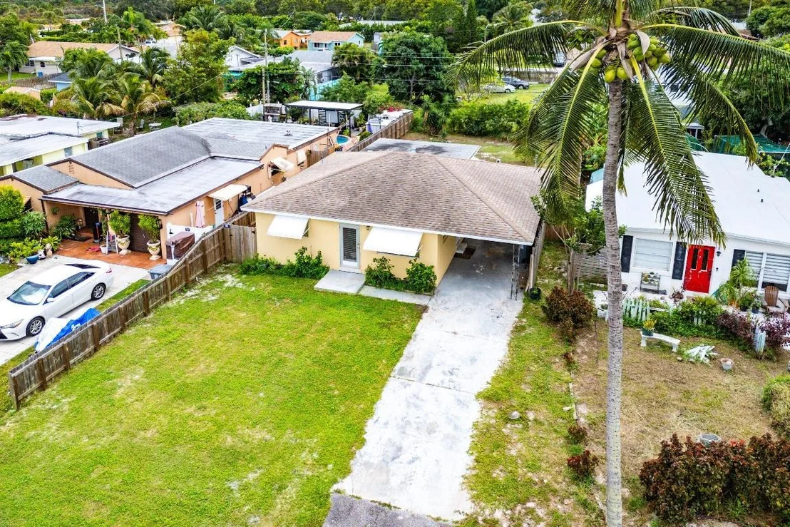 Photo of 1084 James Road