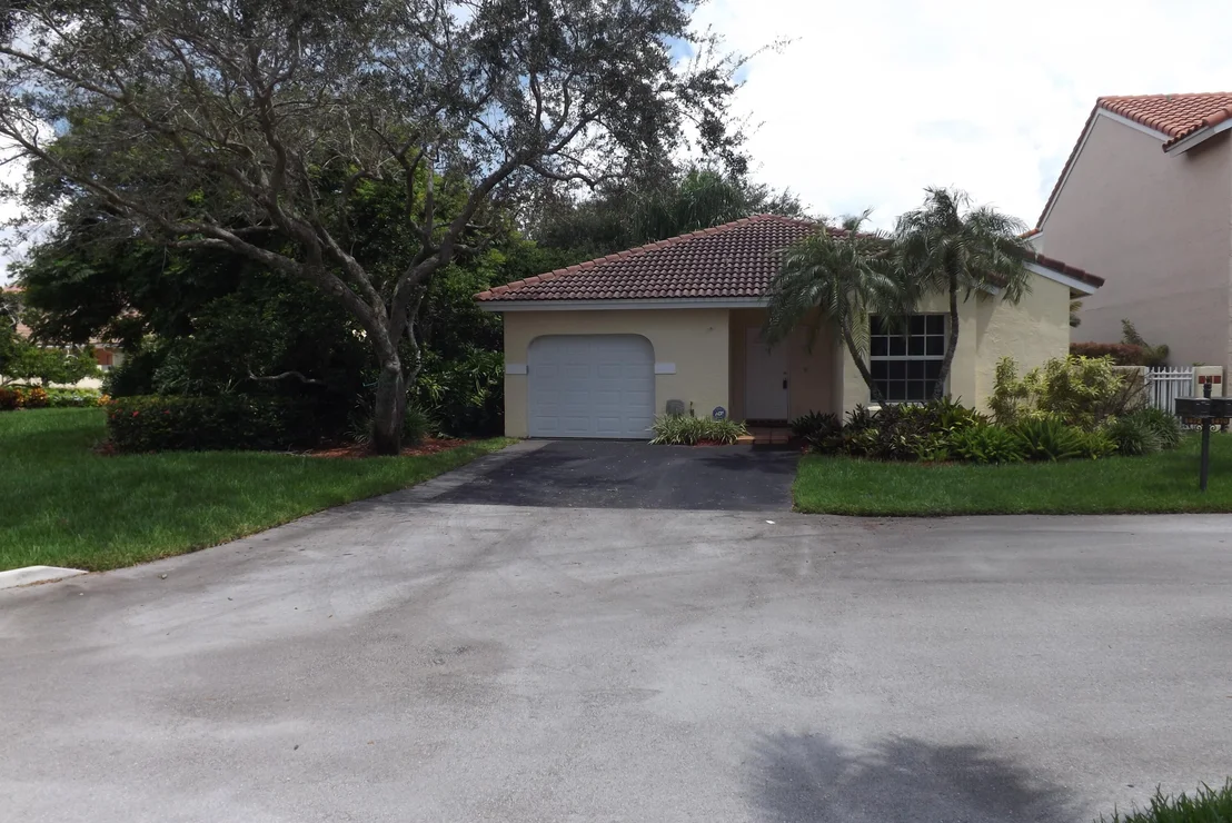 Photo of 1472 Garden Road