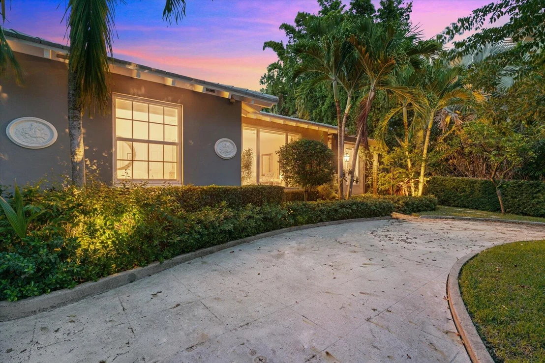 Photo of 733 Sunset Road