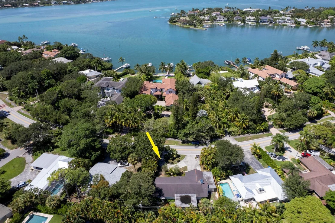 Photo of 229 W Riverside Drive