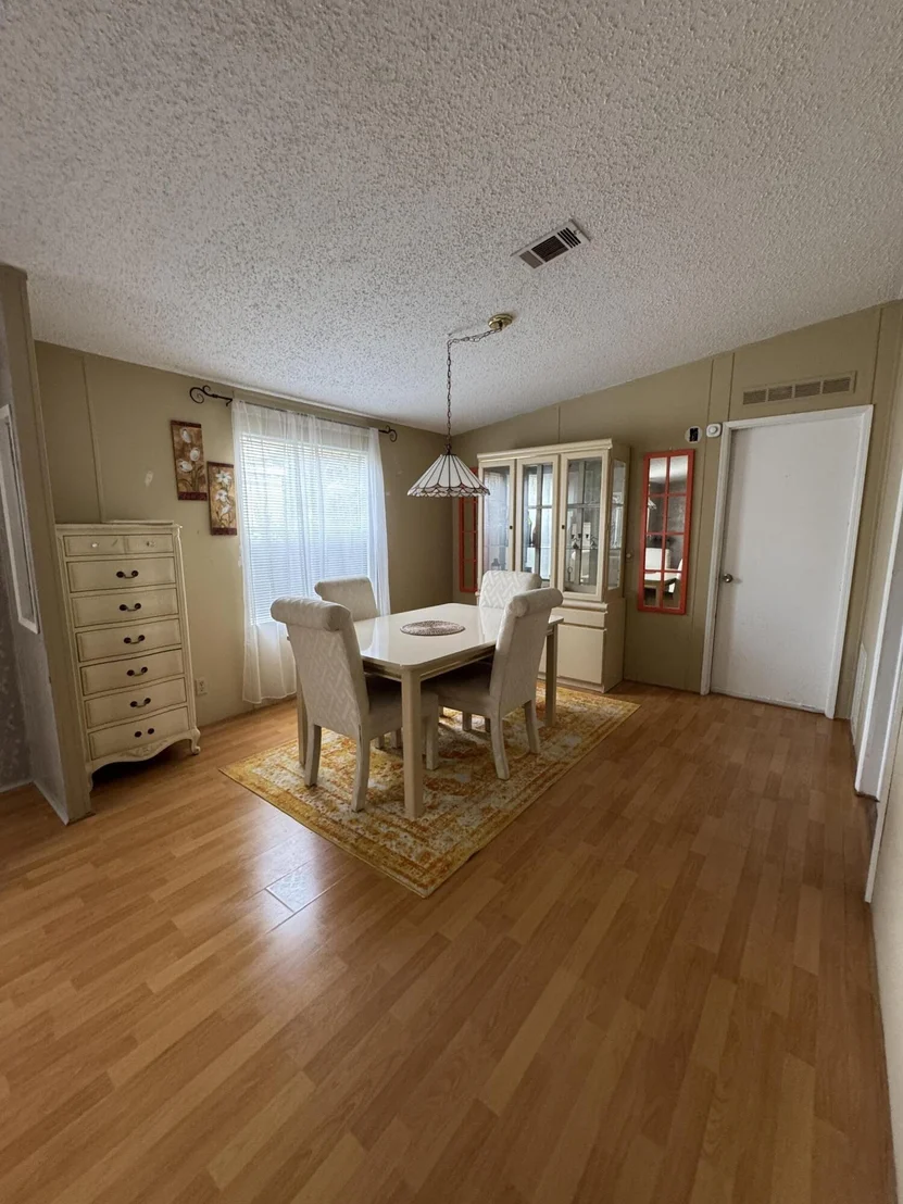 Photo of 621 Sunny S Avenue