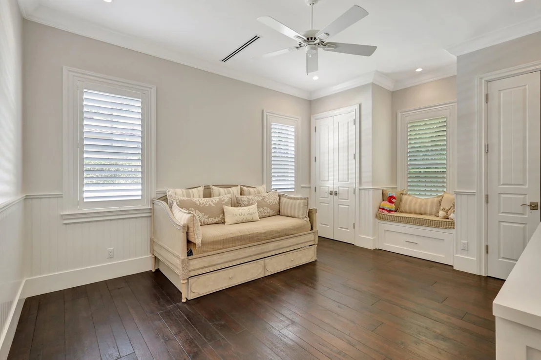 Photo of 18 Ridge Boulevard