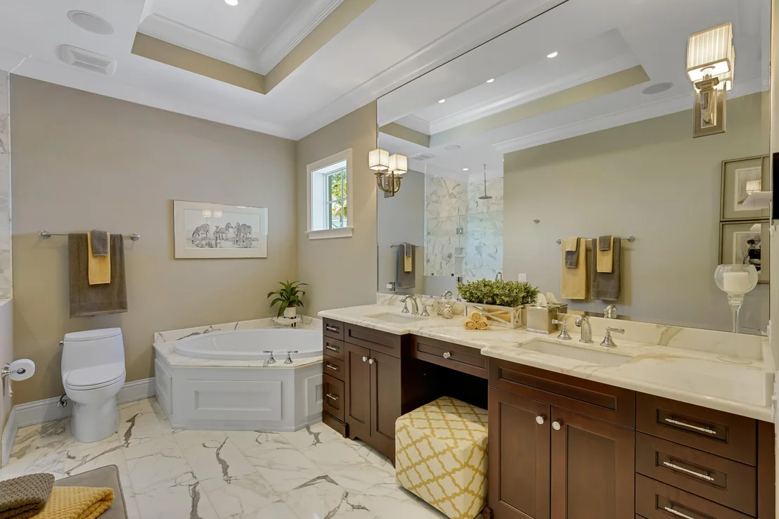 Photo of 975 Banyan Drive