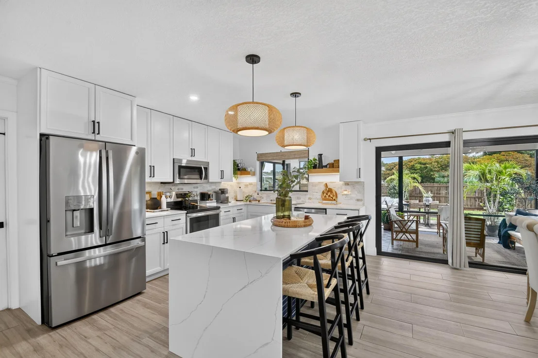 Photo of 110 W Coconut Drive