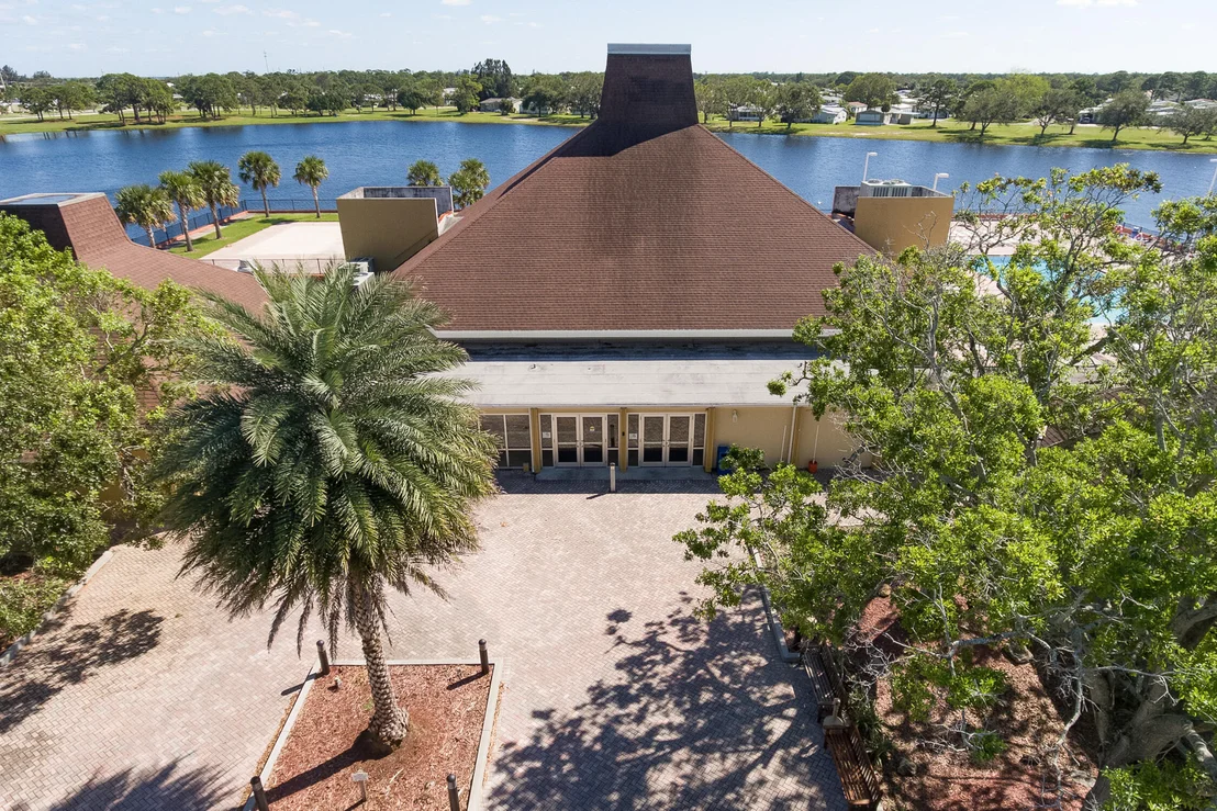 Photo of 901 Oleander Circle