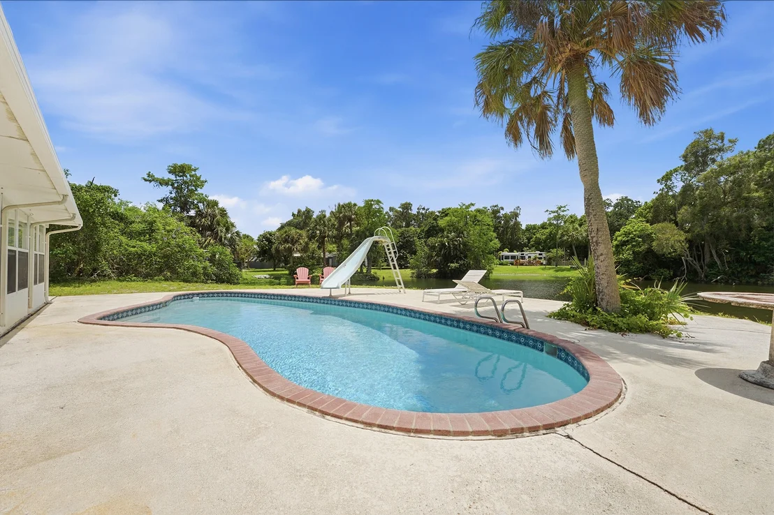 Photo of 7689 Lawrence Road