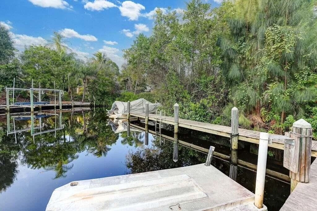 Photo of 576 SW Rustic Circle