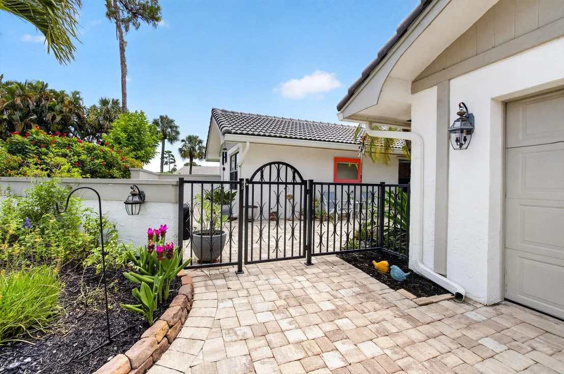 Photo of 6928 Villas Drive W