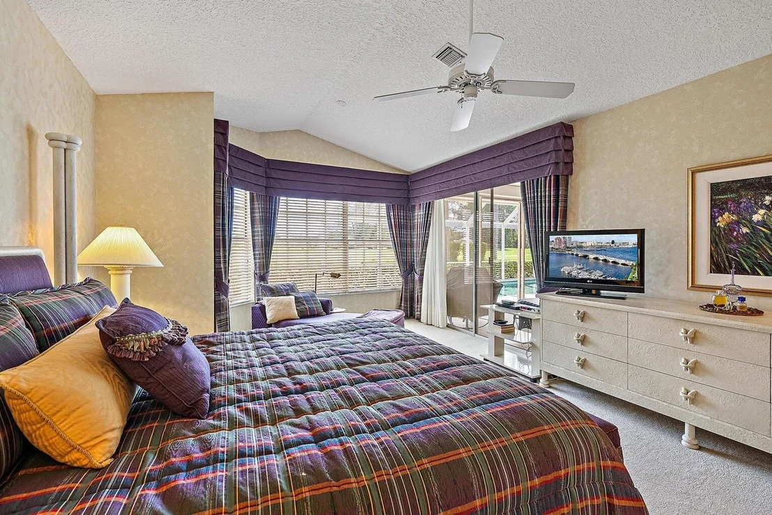 Photo of 240 Eagleton Estate Boulevard