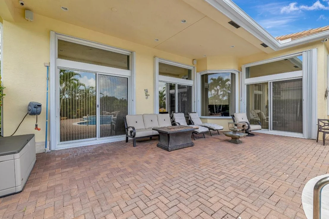 Photo of 699 SW River Bend Circle