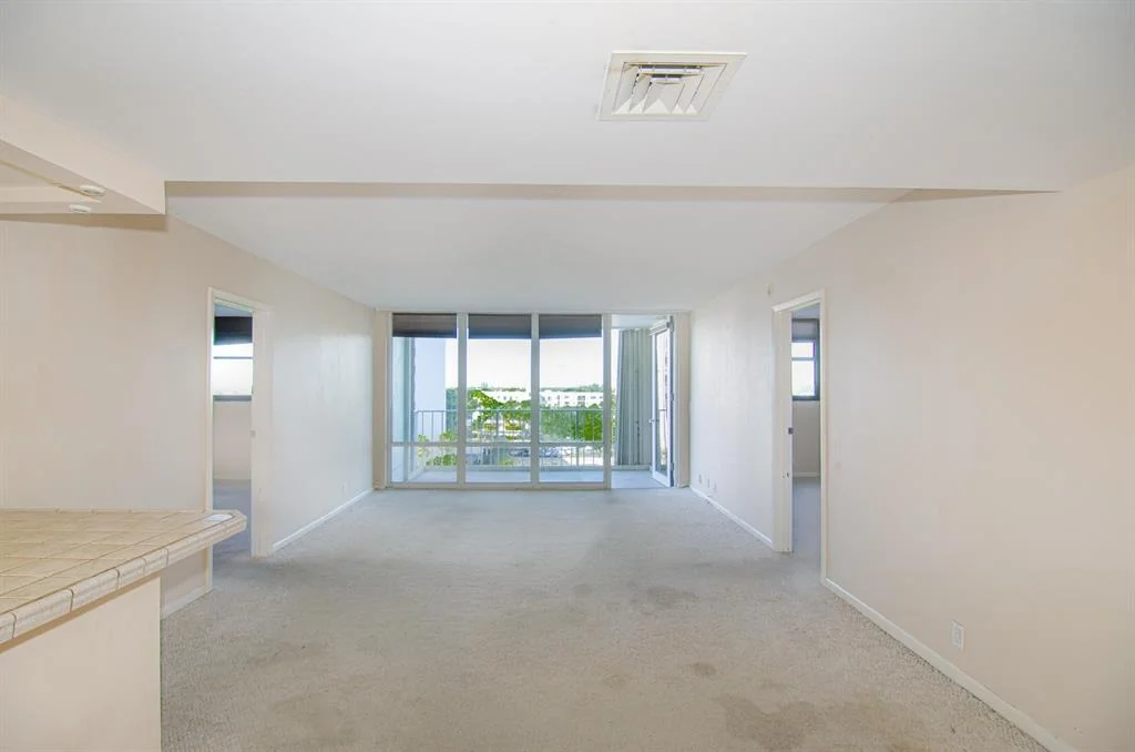 Photo of Unit 708 at 336 Golfview Road