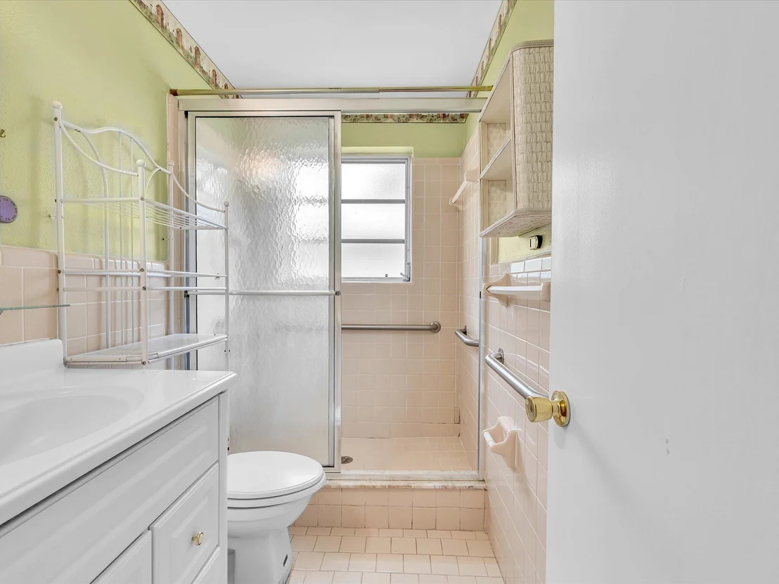Photo of 4041 NE 18th Terrace