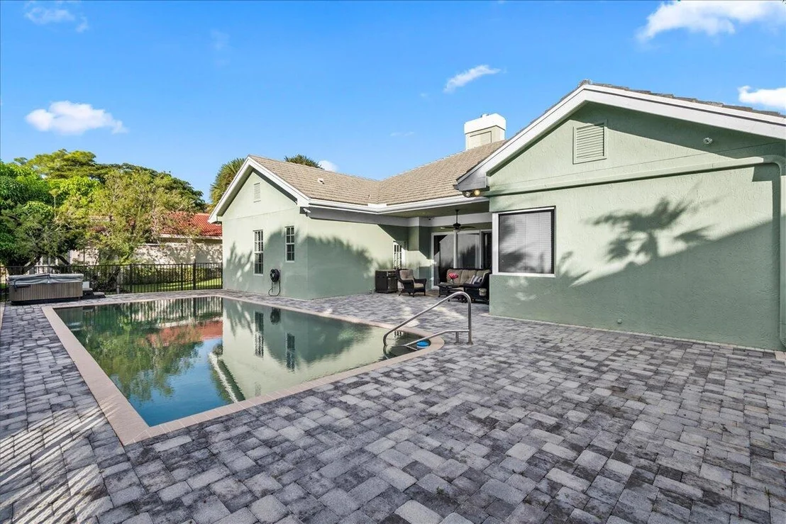 Photo of 2640 Devon Court Court