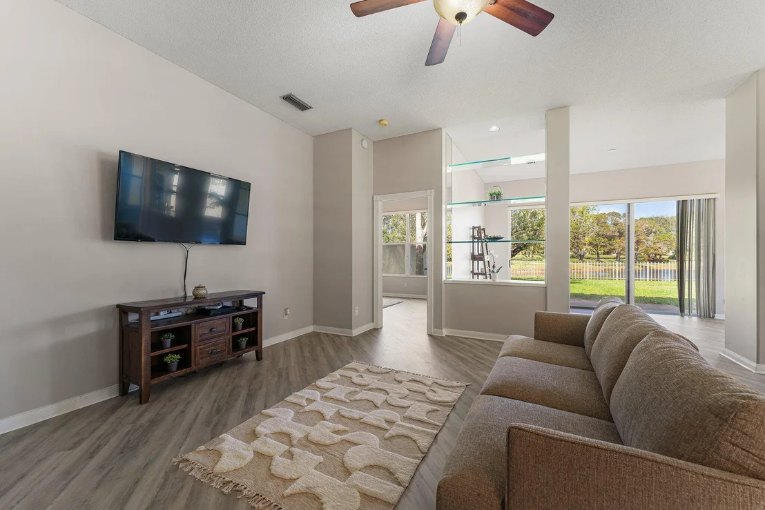 Photo of 100 Hampton Circle