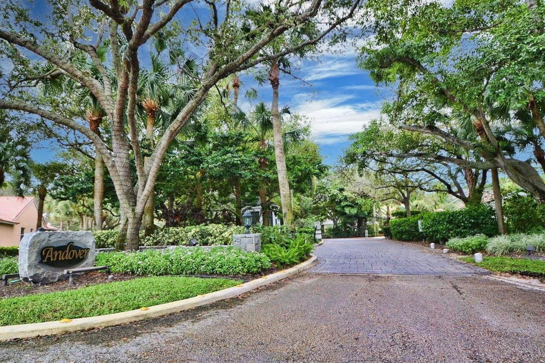 Photo of 2773 Hampton Circle S