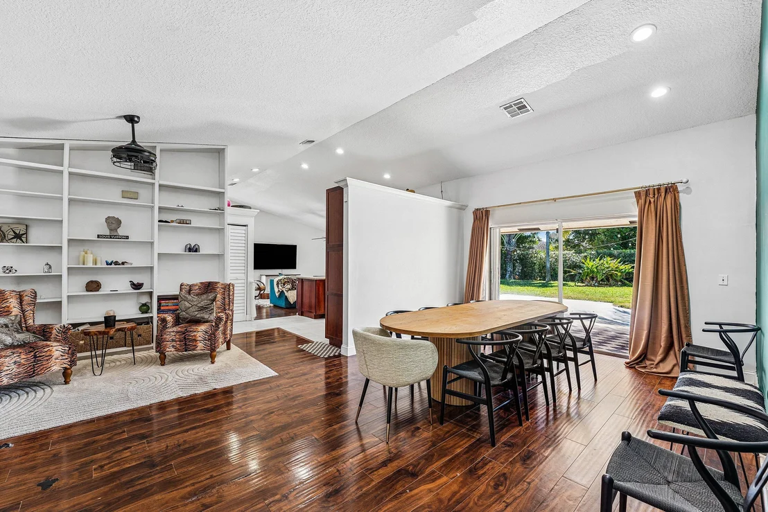 Photo of 838 NW 9th Way