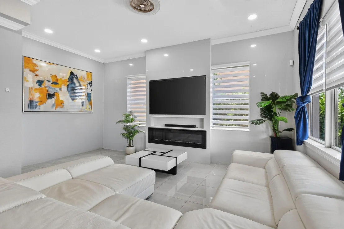 Photo of 700 Cresta Circle